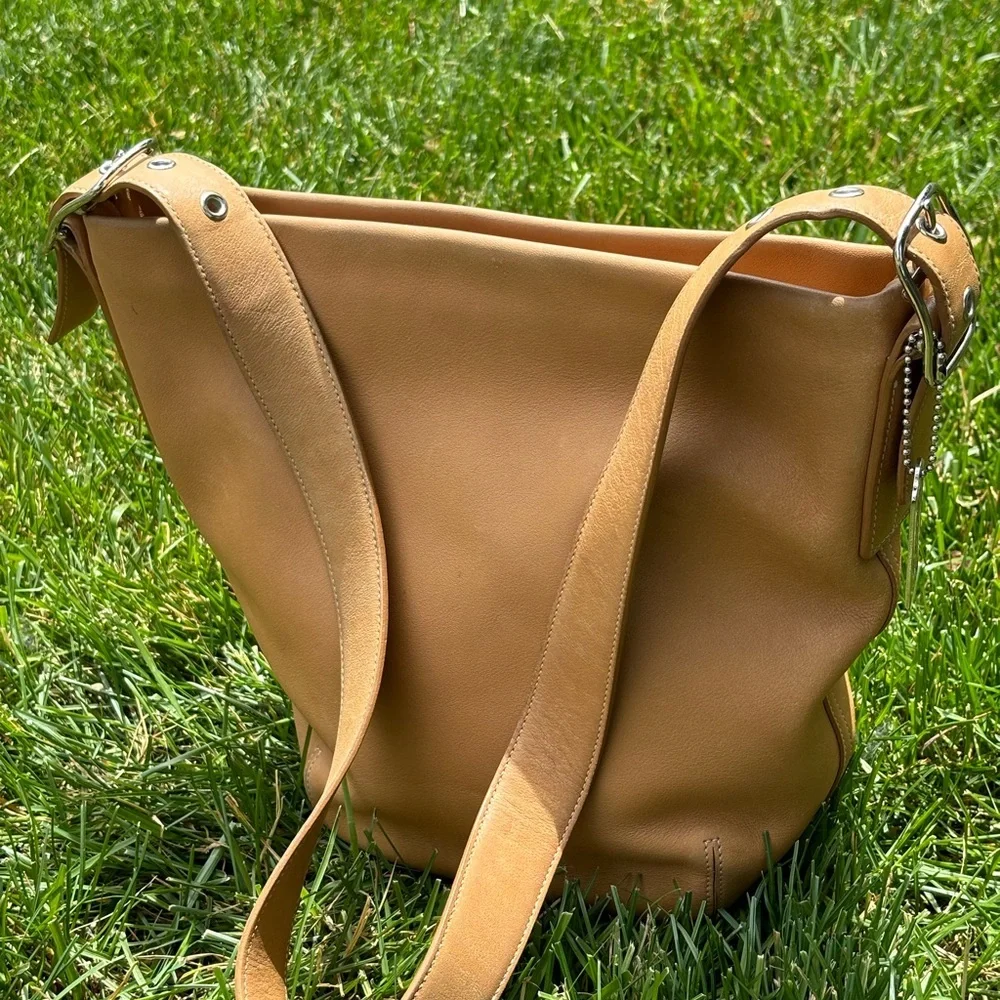 Coach | Legacy Soho bucket shoulder bag #9126 in Camel - Picture 2 of 7